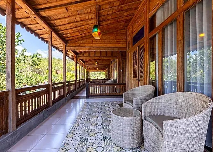 Relaxing Deluxe Double Sea View With Balcony Residentie Batununggul