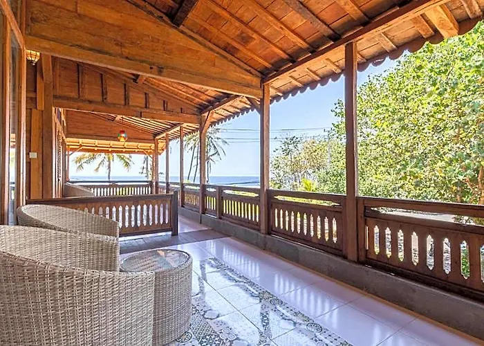 Relaxing Deluxe Double Sea View With Balcony Batununggul